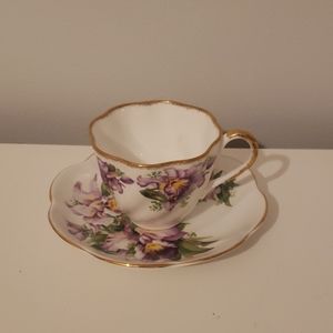Salisbury Bone China, made in England, garland